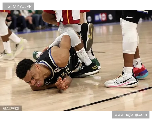 字母哥愤怒撕裂球衣雄鹿惨败后更衣室内发生激烈冲突